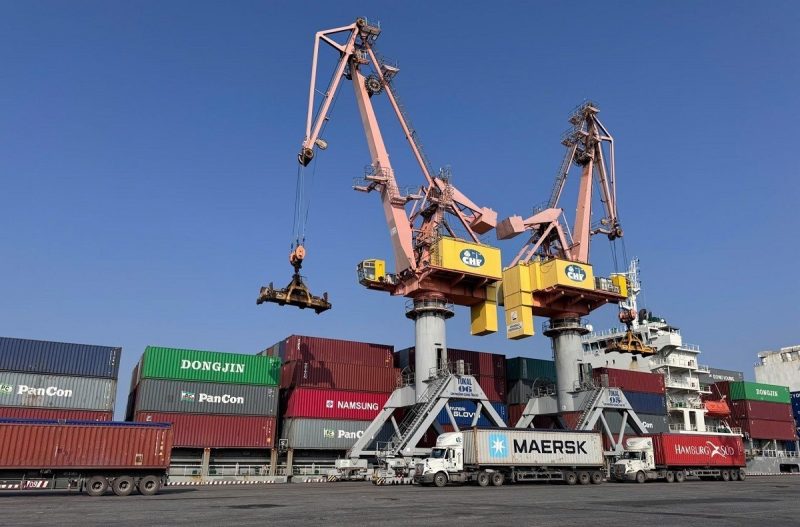 Xuất nhập khẩu 9 tháng đạt trên 888 tỷ USD, tái lập trạng thái xuất siêu